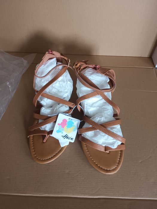 Sandálias para mulher ou adolescente