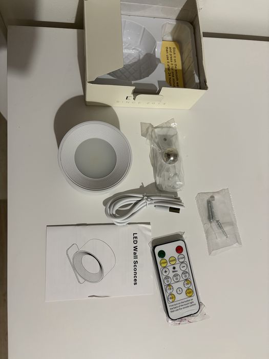 Lampka kinkiet na ścianę pilot bateria