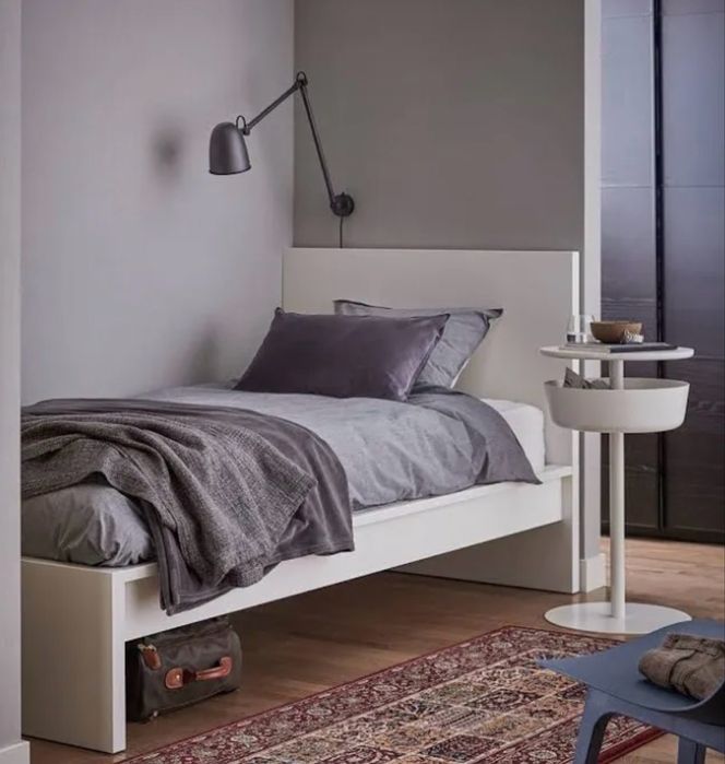 Cama  MALM …  2 gavetãos pra por embaixo da cama.