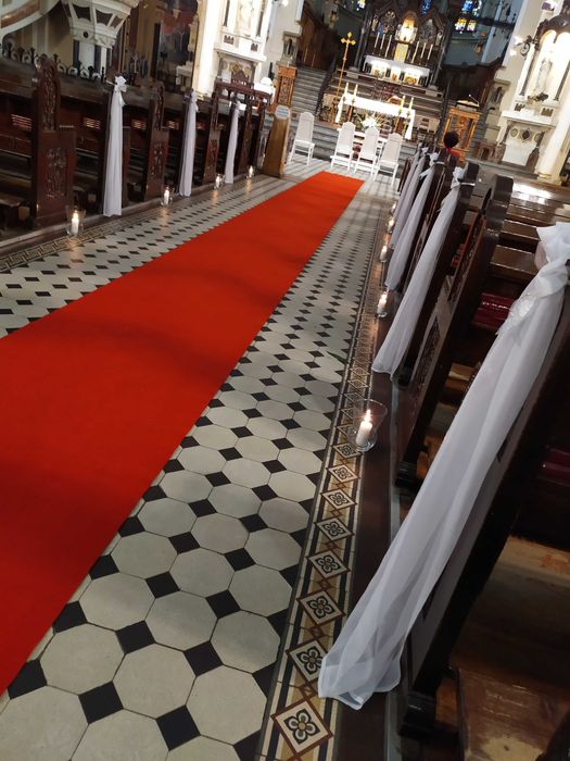 Klęcznik + 4 krzesła + kokardki na ławki