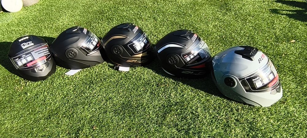 Capacetes novos modelares