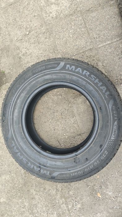 Зимова гума r16 235/70  12000 грн