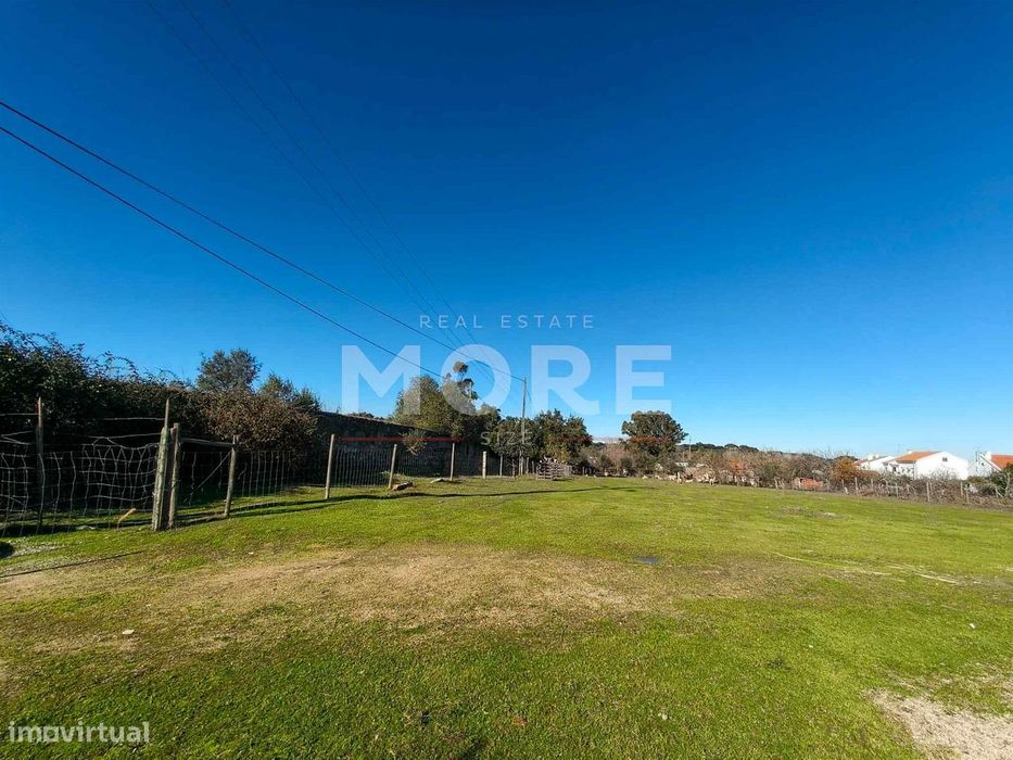 Terreno com 9500 m² – Évora