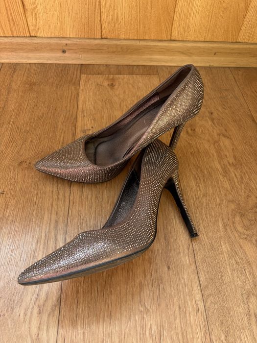 Продам туфли нарядные