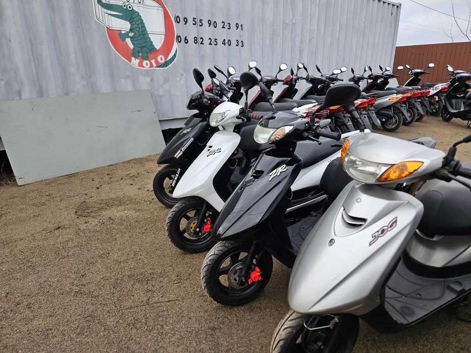 ПРОДАЖ скутерів Suzuku Mollet з контейнера.Стокмото Ямаха 36 39ZR