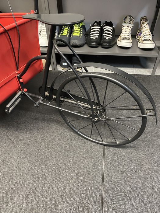 Carrinho Bar Triciclo em Ferro (110x55x65) - Área