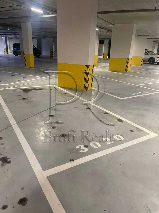 Продається паркомісце в підземному паркінгу. Печерськ Тверський тупік