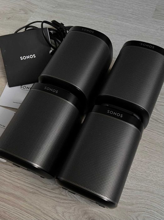 4 Colunas de Som WiFi Sonos Play:1 (Pretas) em ótimo estado.