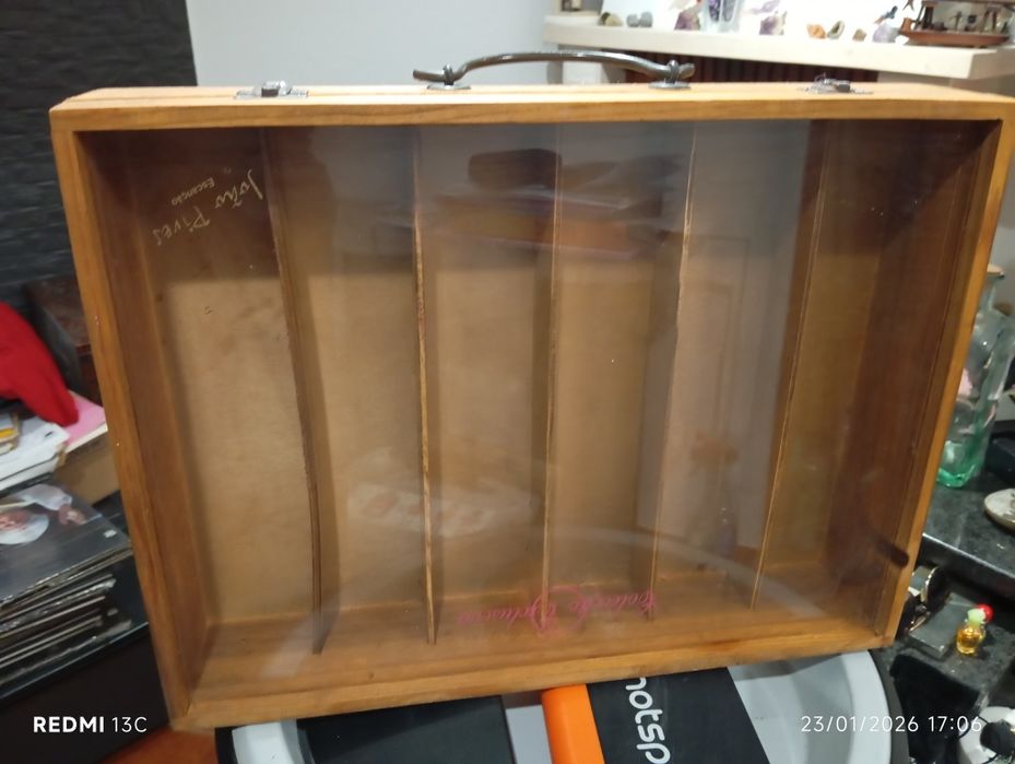 Mala expositora madeira e vidro frontal