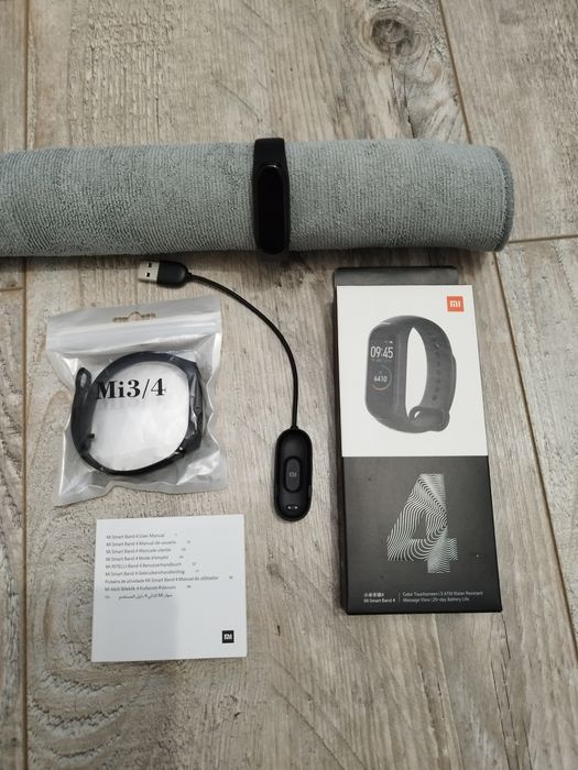 Opaska Xiaomi Mi band 4 + zapasowy nowy pasek