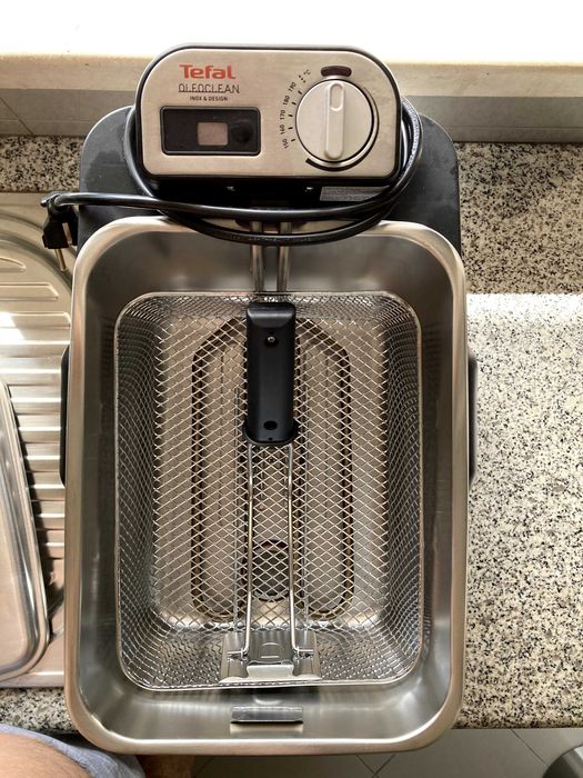 Fritadeira Tefal Oleoclean Inox & Design FR8040 – 3,5L, 2300W