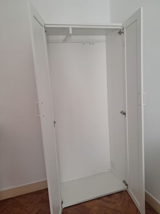 Armario branco de porta dupla