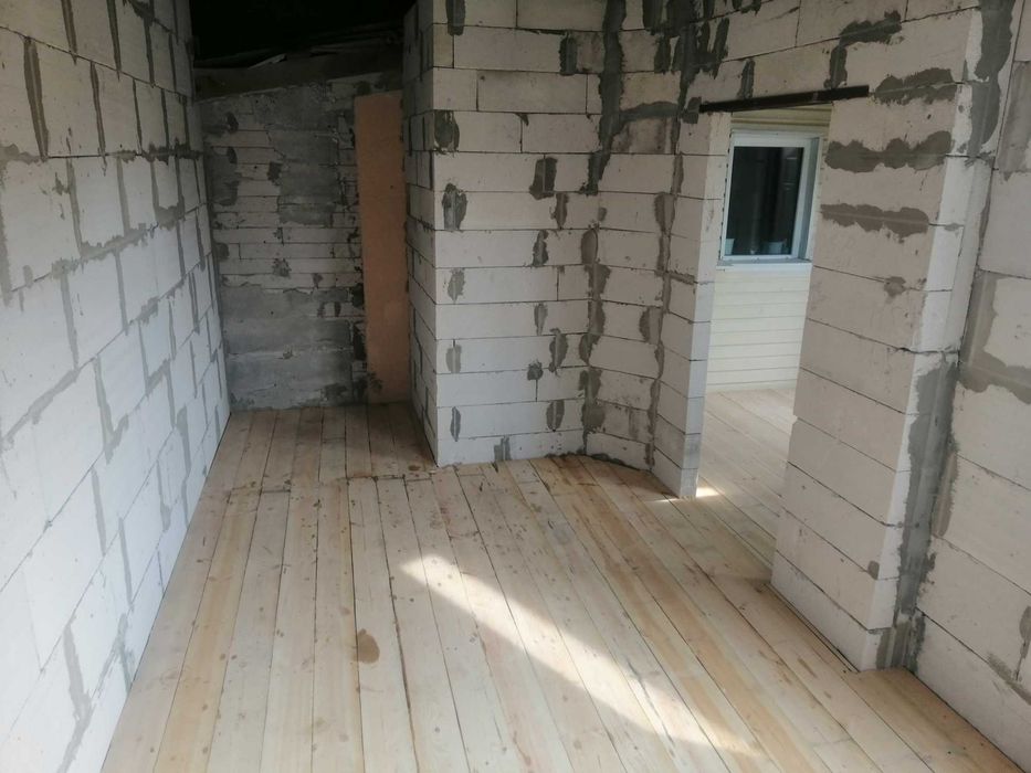 Підлога, дерев'яна з шпунтом, ламінат, чорнова підлога, циклювання