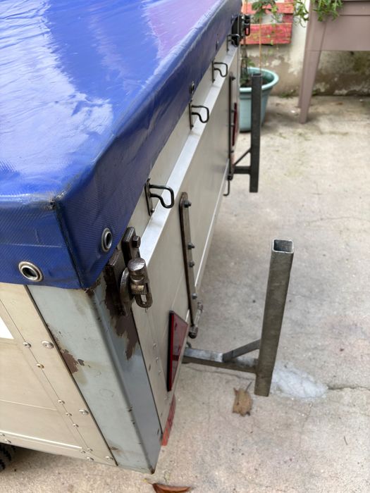 ATRELADO / REBOQUE 300KG com lona e pés de arrumação