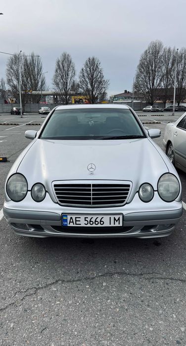 Mercedes-Benz E-class W210