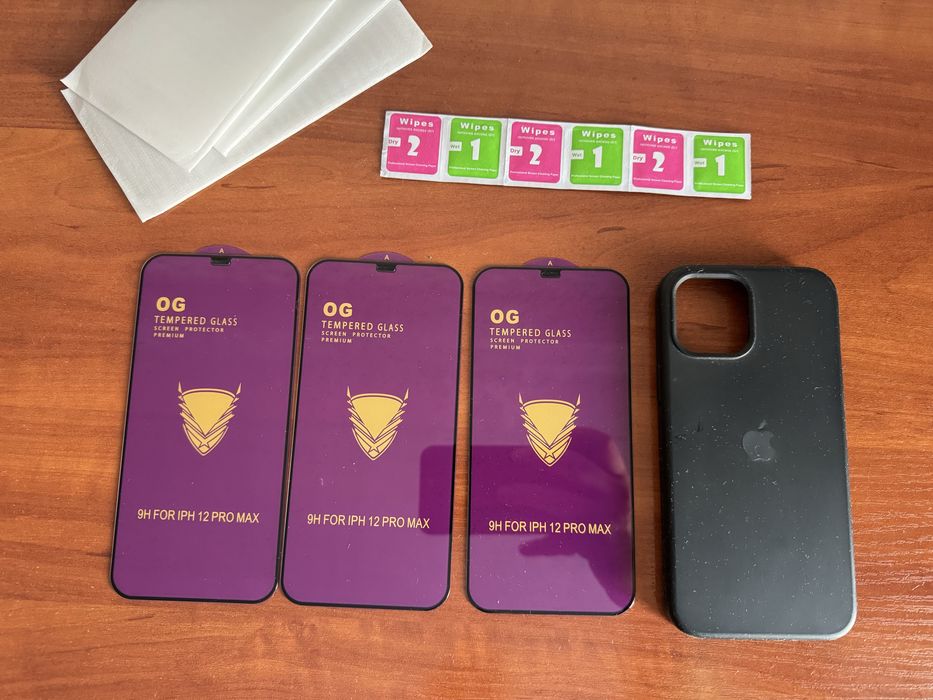 Три якісних скла і чохол на iphone 12 pro max