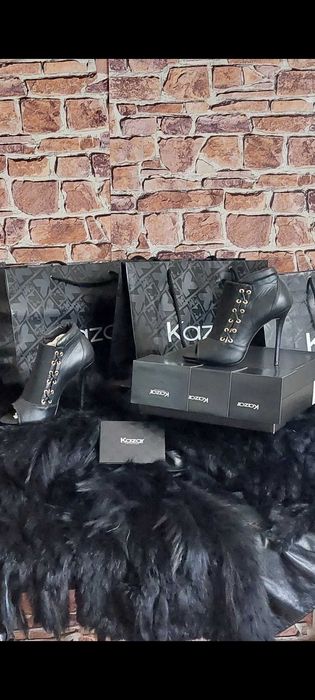 Czarne skórzane sandałki na szpilce zabudowane Marki Kazar