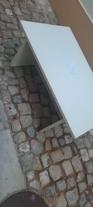 Mesa de apoio baixa