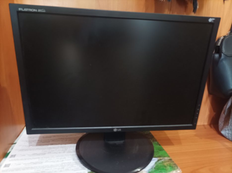 Монитор рабочий LG