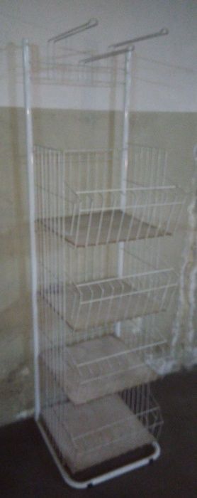 Expositor branco em metal