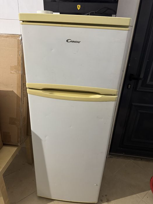 Frigorífico Candy 2 portas – a funcionar