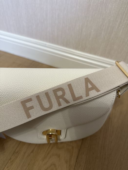 Сумка жіноча біла FURLA lotus s crossbody