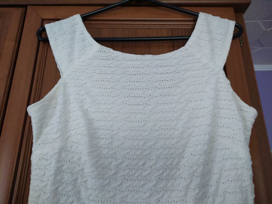 Sukienka ażurowa rozkloszowana kremową rozm M