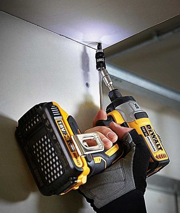 DEWALT 10-elementowy zestaw bitów udarowych + uchwyt przegubowy