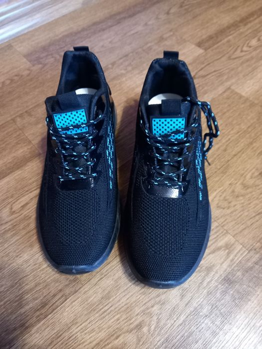 Кросівки чоловічі