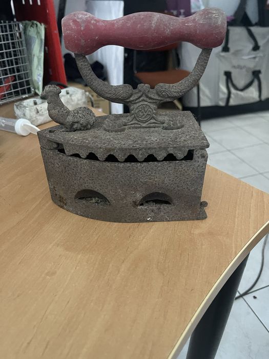 Vendo estes dois ferro de passar a ferro muito antihos