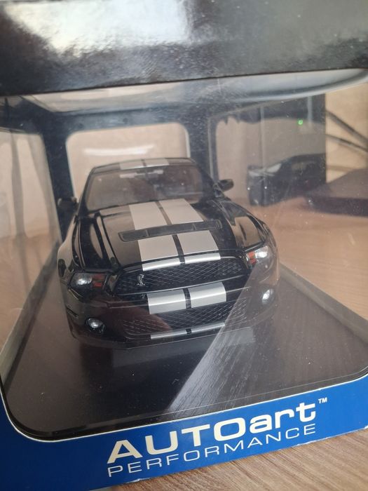 Продам модель Autoart 2010 Shelby GT500 1/18