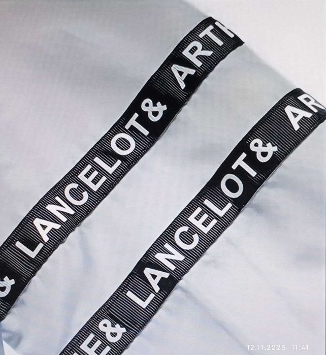 Курточка легка вітрозахисна