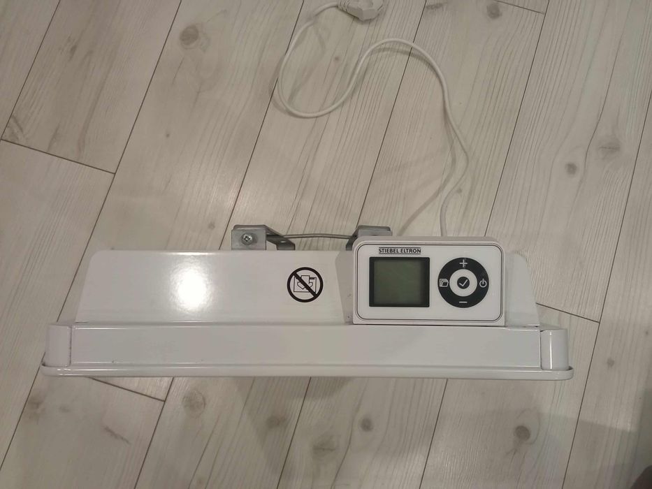 Profesjonalny grzejnik naścienny Stiebel Eltron CNS 50 TREND 500W