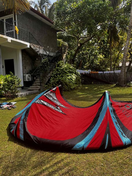 Kite Naish Pivot 9m
