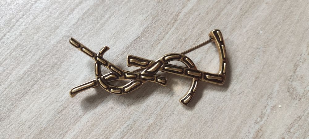 Alfinete YSL Opyum Golden edition