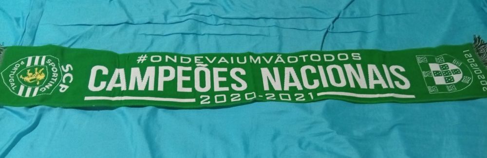 Camisolas , canecas , almofadas e copos do Sporting