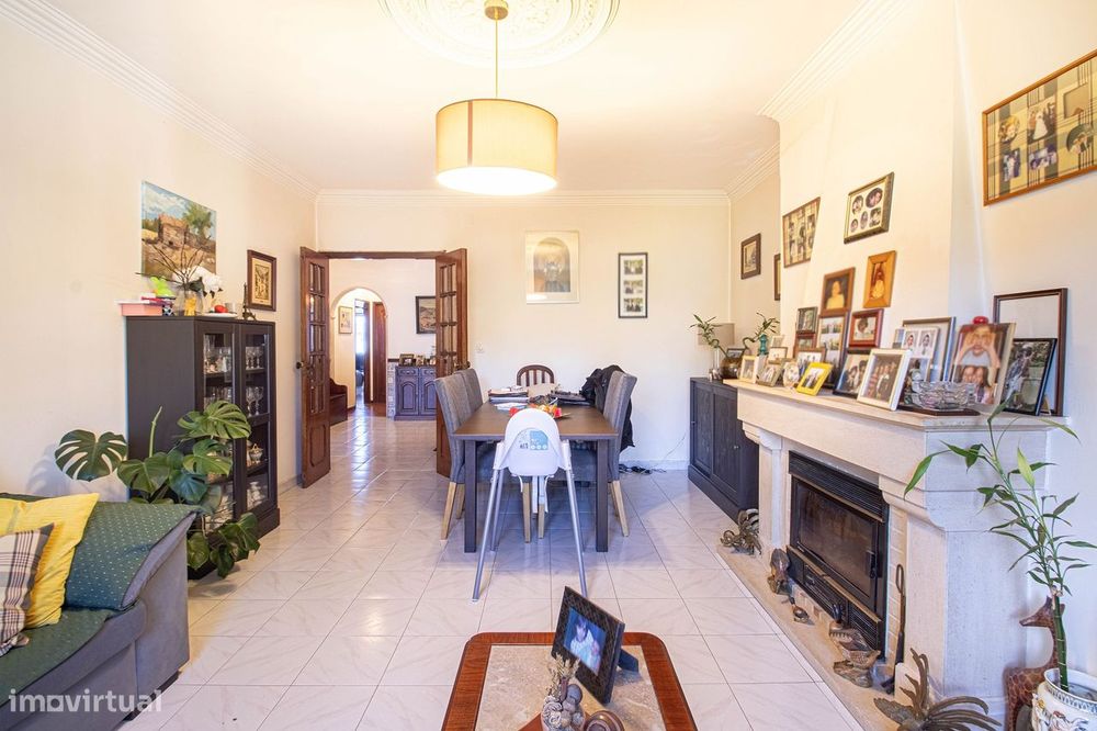 T3 Apartment with Garage in Carnaxide