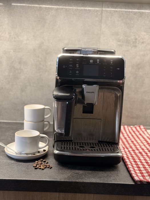Ekspres do kawy PHILIPS 5500 LatteGo EP5547/90