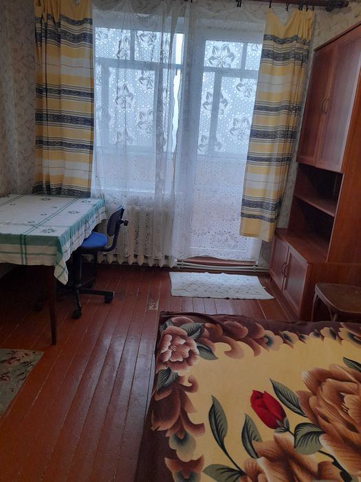 Здам двокімнатну квартиру на довгий термін.