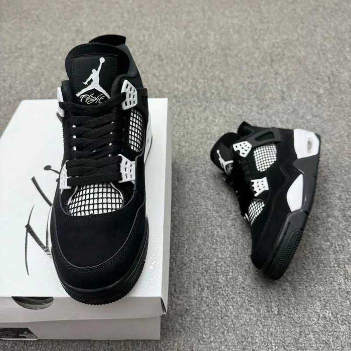 Jordan 4 Retro White Thunder R.38