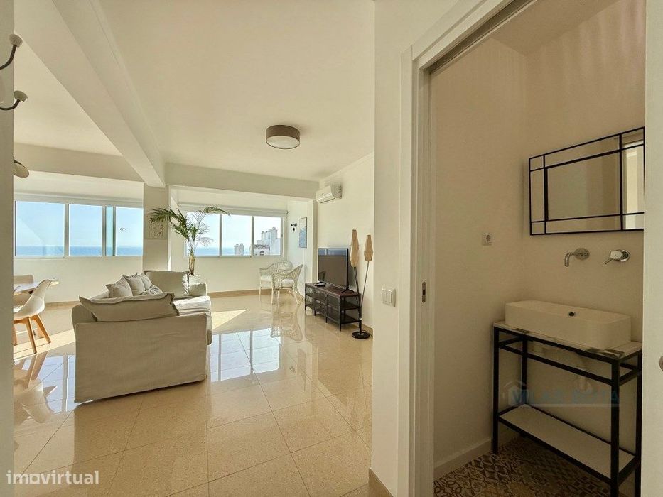 Apartamento T1 Renovado com Vista Mar a 100 metros da Praia Quarteira