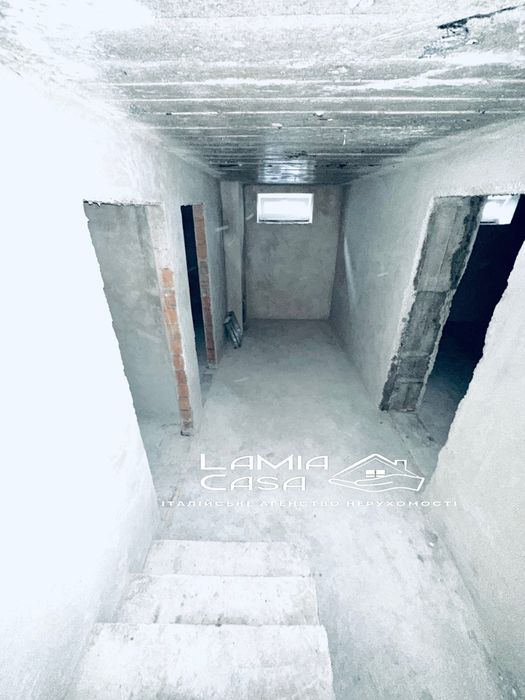 Продаж котеджу з басейном . Ближня роша