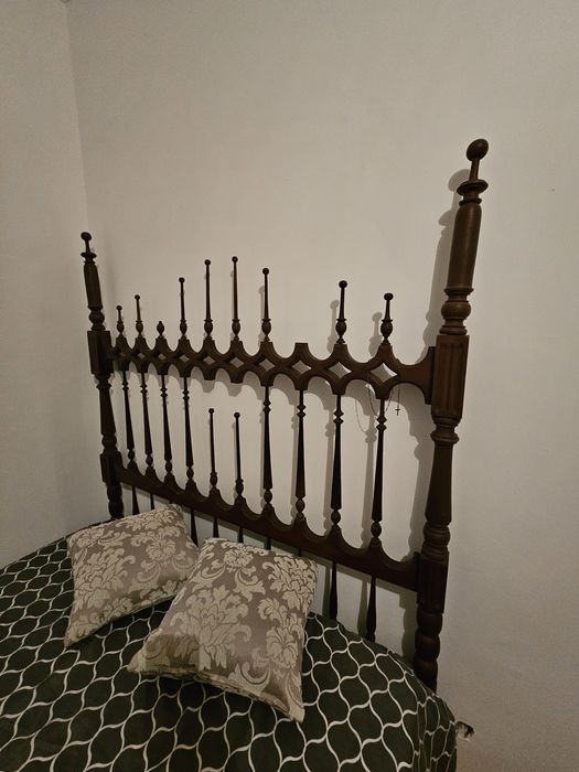 Cama de Madeira Maciça