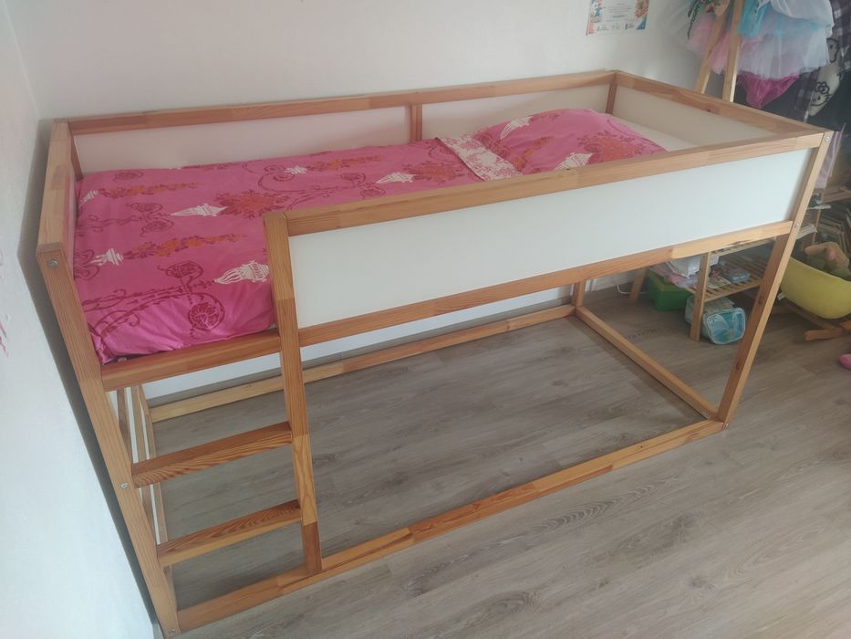 Cama Kura (IKEA) com colchão