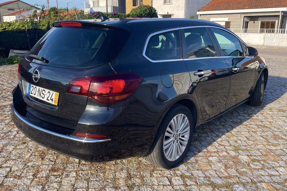 Opel Astra J Sports Tourer Sportive 1.7 CDTI 130HP — photo 2