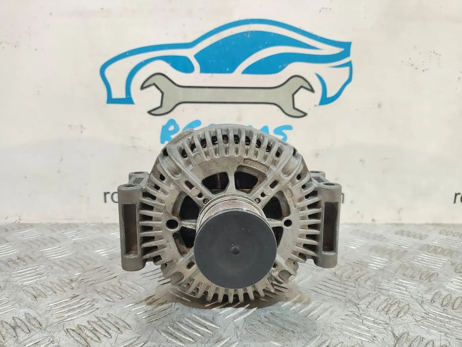 Alternador Valeo TG17C026 proveniente de um motor Mercedes 3.0 CDI V6