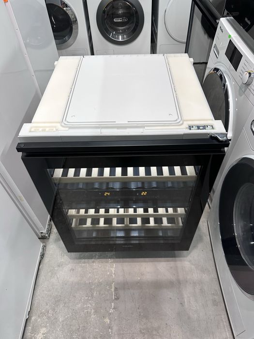 Винний холодильник Miele KWT6321 UG