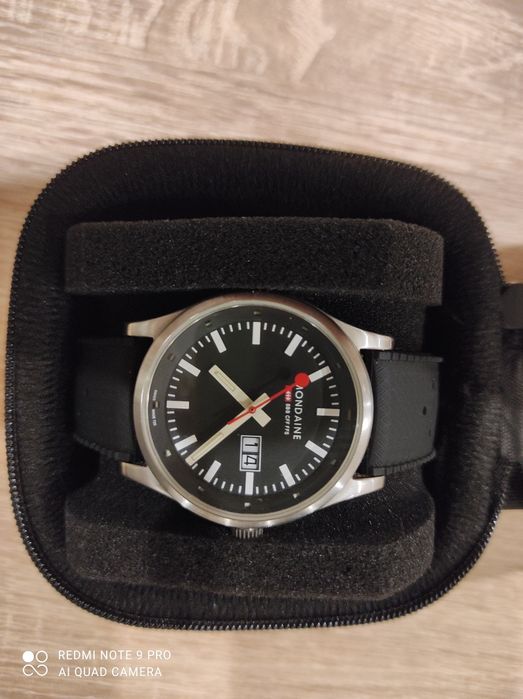 Годинник Mondaine