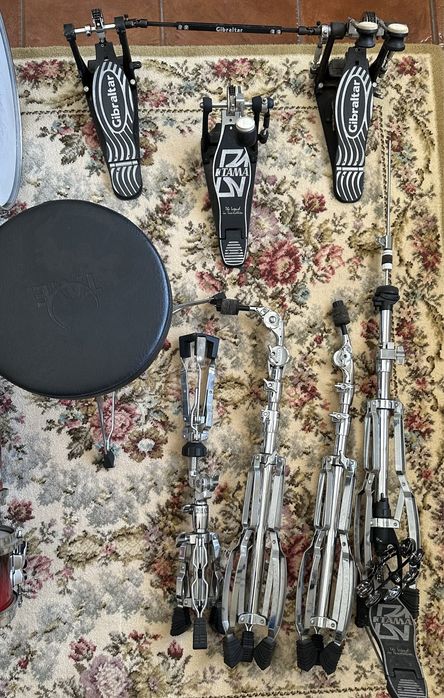 Bateria Tama Superstar (ferragens, pedais e pratos)