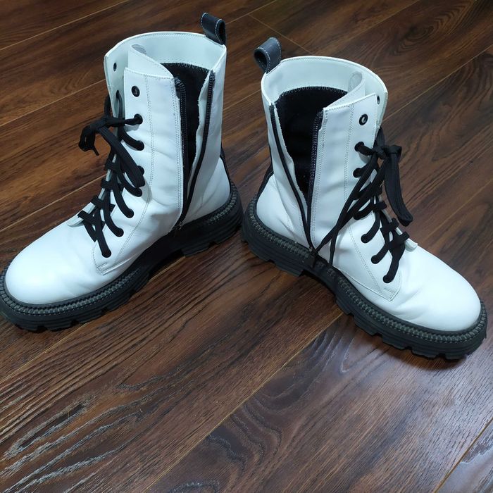 Жіночі білі зимові черевики